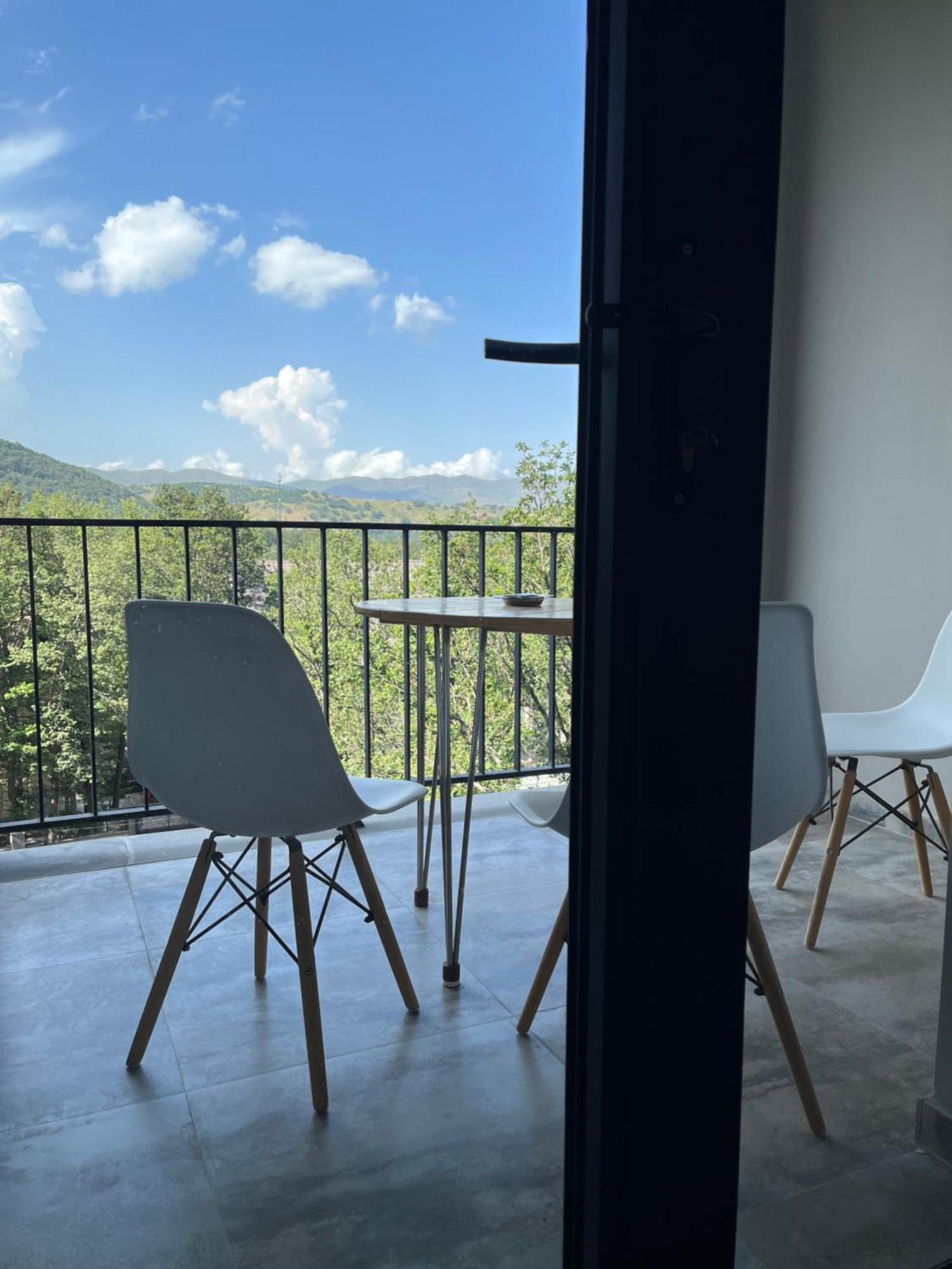 Monstera Leaf Appartment, Kechi House, ツァグカゾール エクステリア 写真